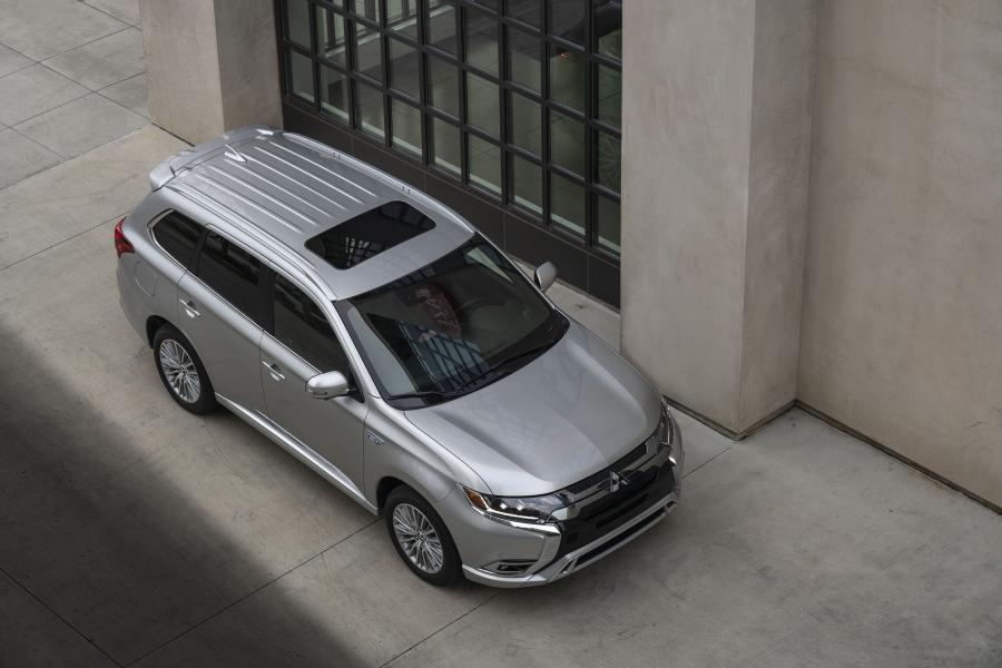  Mitsubishi Outlander PHEV 2018 года  (NA) (фото 4 из 41)